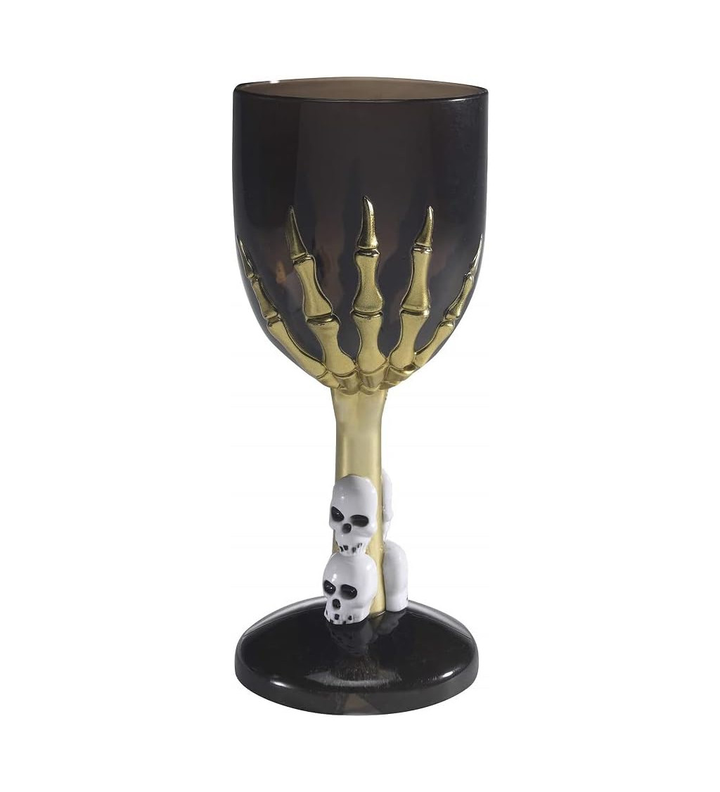 Gotický pohár na víno s kostrou ruky