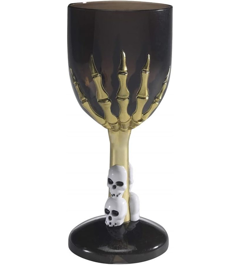Gotický pohár na víno s kostrou ruky